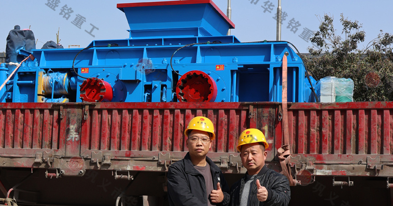 鵝卵石制砂用什么破碎機(jī)？推薦對(duì)輥機(jī)價(jià)格不貴還耐用
